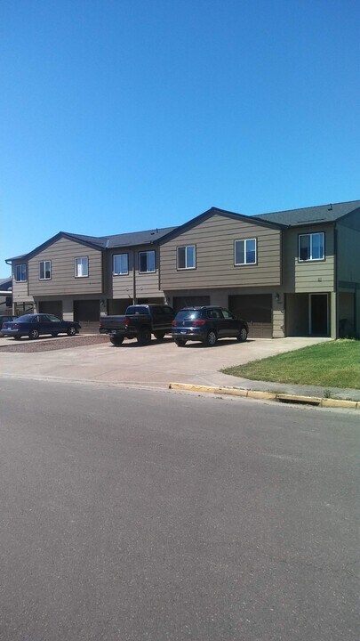 2010 Cypress Ct, Unit 2010 in Lebanon, OR - Building Photo