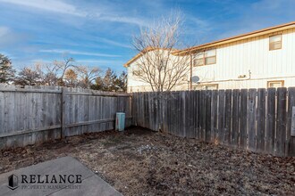 7302 W Douglas Ave in Wichita, KS - Building Photo - Building Photo