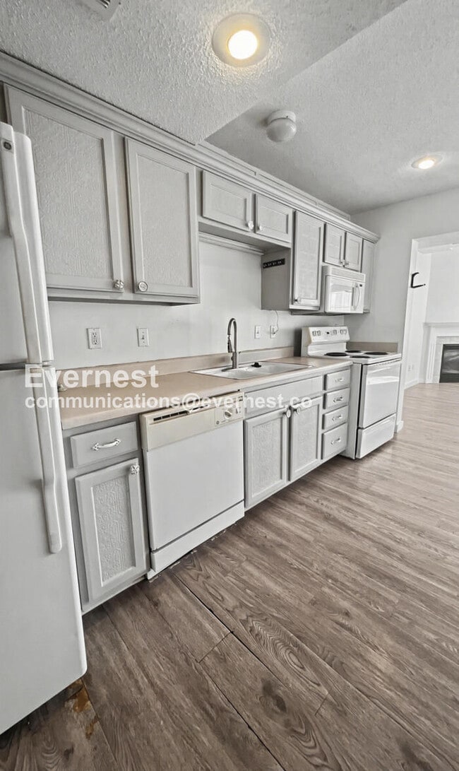 8114 N Lawn Ave in Kansas City, MO - Building Photo - Building Photo