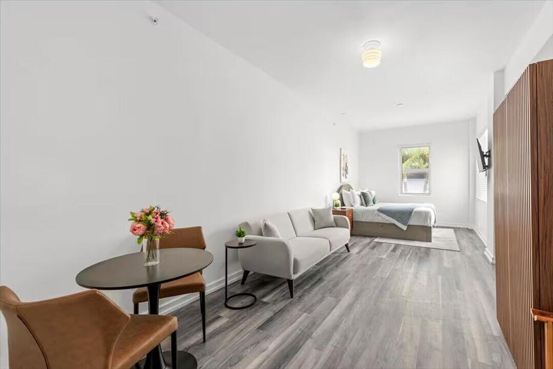1701 Alton Rd in Miami Beach, FL - Building Photo