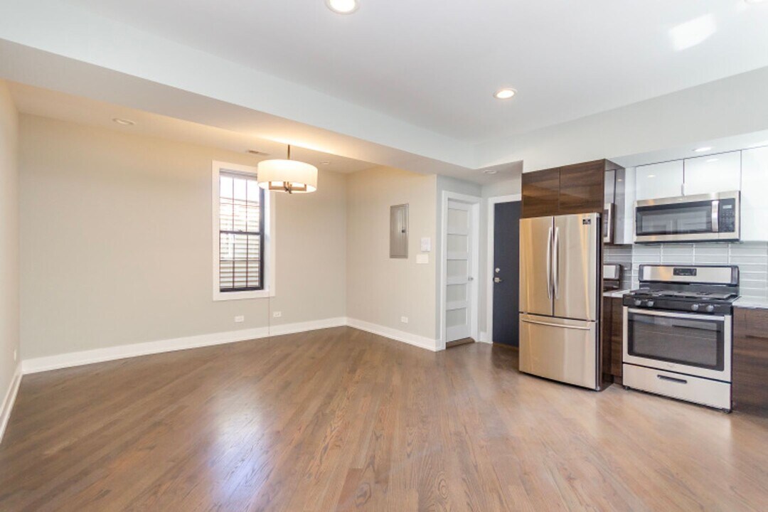 2222 W Palmer St in Chicago, IL - Building Photo