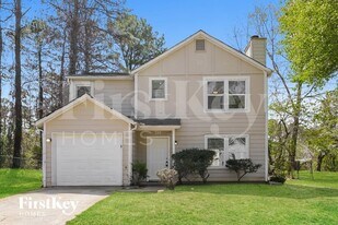 6249 Creekford Ln in Lithonia, GA - Building Photo