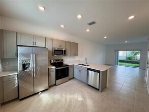 8576 Daybreak St in Sarasota, FL - Building Photo - Building Photo
