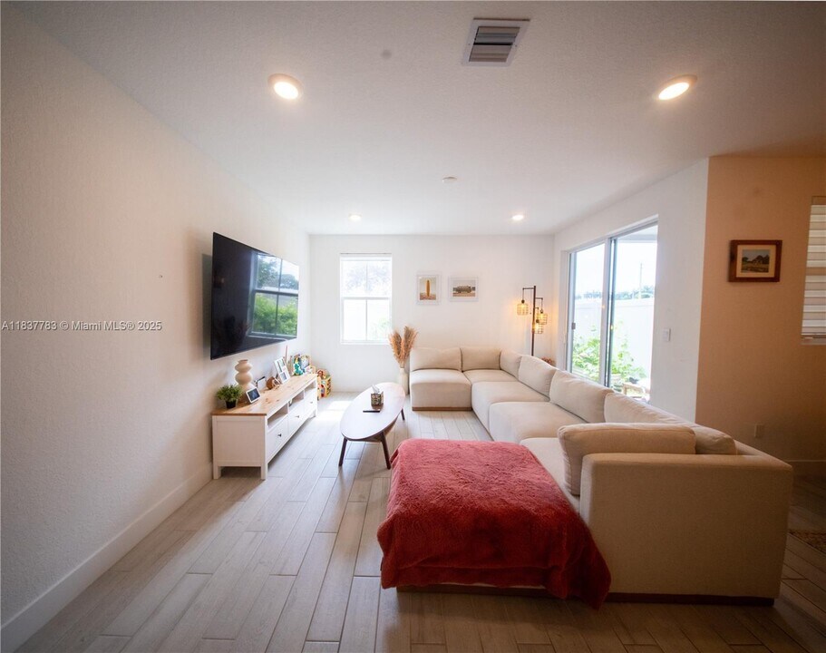 138 SW 171st Terrace in Pembroke Pines, FL - Building Photo
