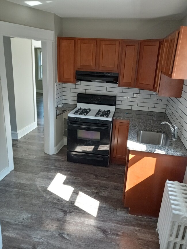 2527 Edgmont Ave, Unit UNIT D1-D2 in Parkside, PA - Foto de edificio - Building Photo