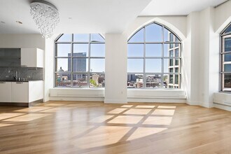 360 Newbury St in Boston, MA - Building Photo - Building Photo