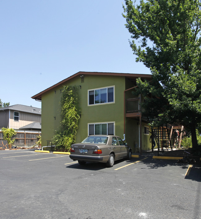 Polk Plaza in Eugene, OR - Building Photo - Building Photo