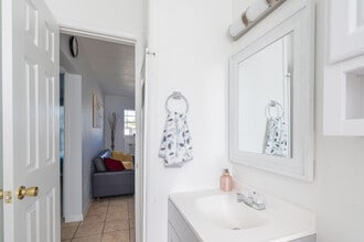 El Camino Homes in Beaumont, TX - Building Photo - Interior Photo