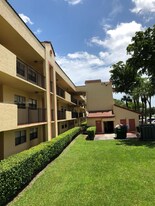 3399 Foxcroft Rd in Miramar, FL - Building Photo