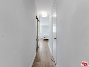 441 N Oakhurst Dr in Beverly Hills, CA - Foto de edificio - Building Photo