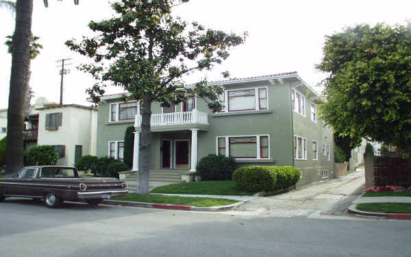 211 Mira Mar Ave in Long Beach, CA - Building Photo