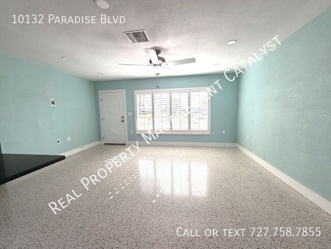 10132 Paradise Blvd in Treasure Island, FL - Building Photo - Building Photo