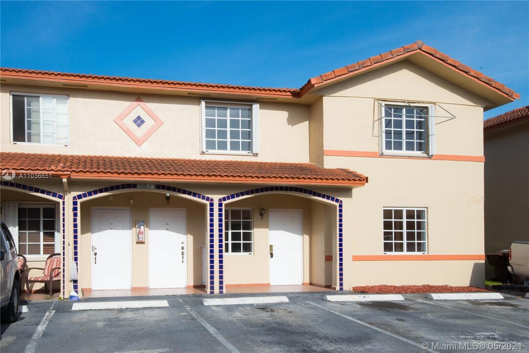 3260 W 70th St-Unit -202 in Hialeah, FL - Building Photo