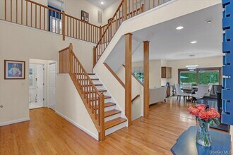 35 Auden Ave in Melville, NY - Foto de edificio - Building Photo
