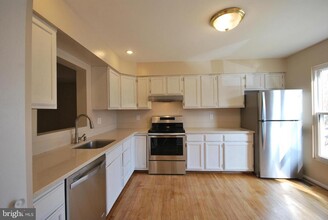 20 Kinsman View Cir in Silver Spring, MD - Building Photo - Building Photo