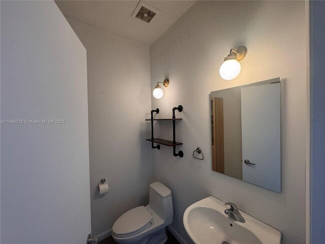 2001 Meridian Ave in Miami Beach, FL - Building Photo - Building Photo