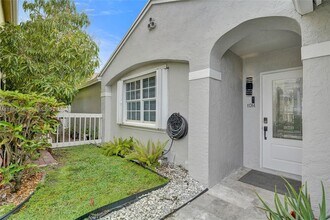 11761 NW 12th St in Pembroke Pines, FL - Building Photo - Building Photo