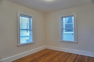 40 Calvin St, Unit 03 in Somerville, MA - Foto de edificio - Building Photo