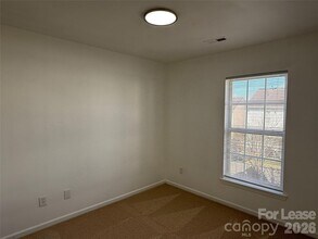 1318 Nadies Ct in Charlotte, NC - Foto de edificio - Building Photo