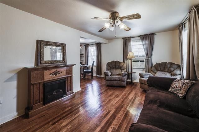 214 University Ave, Unit 214 in Waxahachie, TX - Building Photo