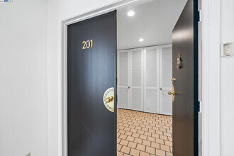 695 Mariposa Ave in Oakland, CA - Building Photo - Building Photo