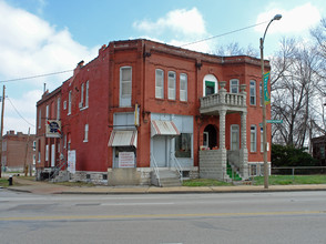 7820 N Broadway in St. Louis, MO - Building Photo - Building Photo