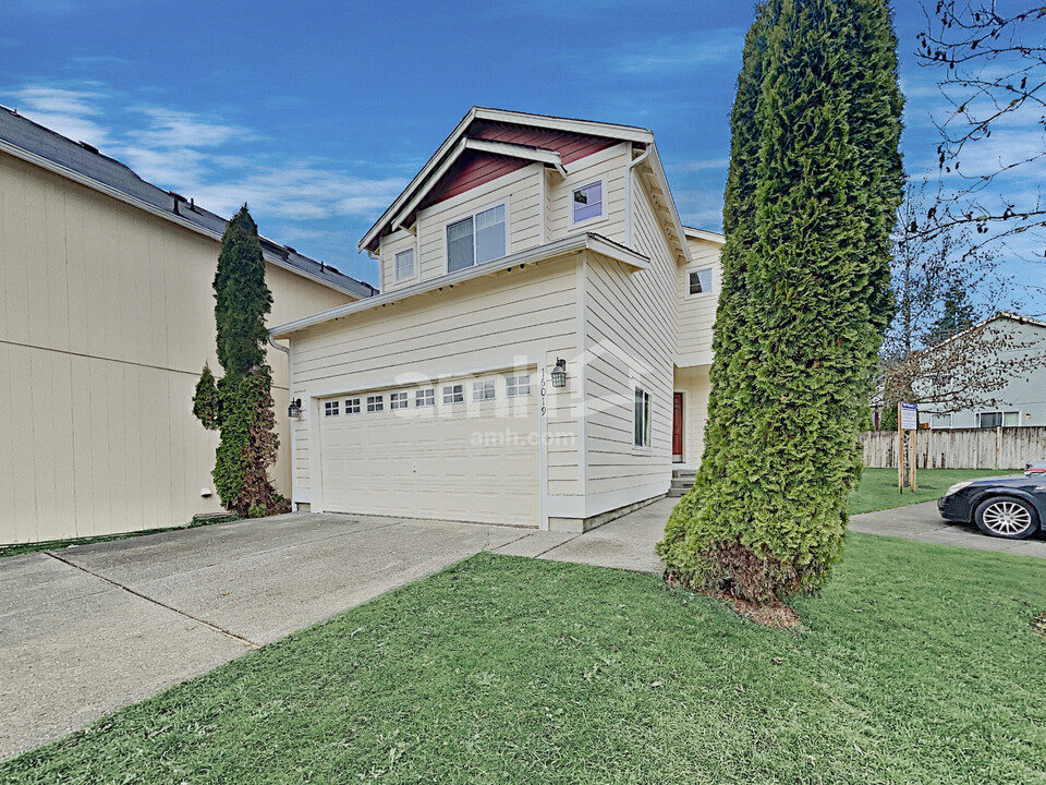 16019 89th Ave E in Puyallup, WA - Building Photo