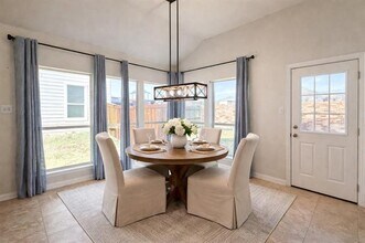 7236 Tolosa in Grand Prairie, TX - Foto de edificio - Building Photo