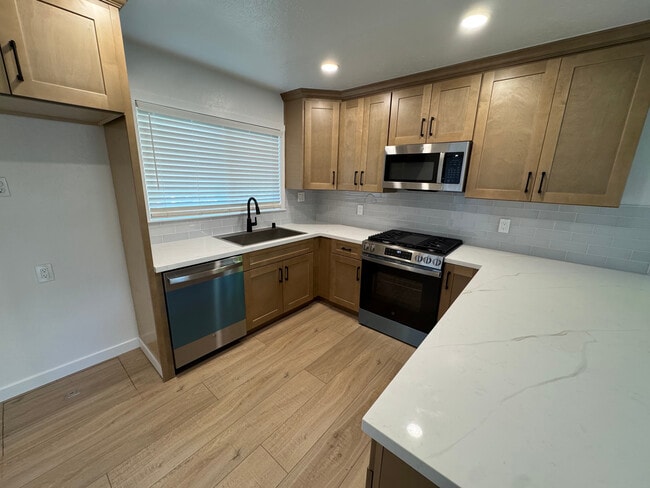 2204 Lausett Ave in San Jose, CA - Foto de edificio - Building Photo