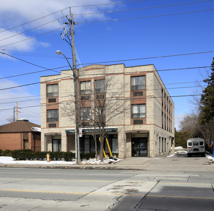 718 Sheppard Ave in Toronto, ON - Building Photo