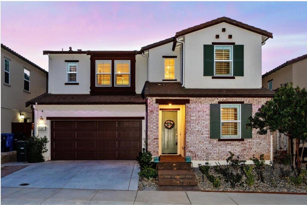 6961 Kirigin Way in Gilroy, CA - Building Photo