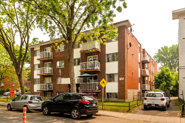 6400 Pascal Rue in Montreal Nord, QC - Building Photo - Primary Photo