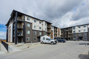 Riverview Pointe in Cochrane, AB - Building Photo