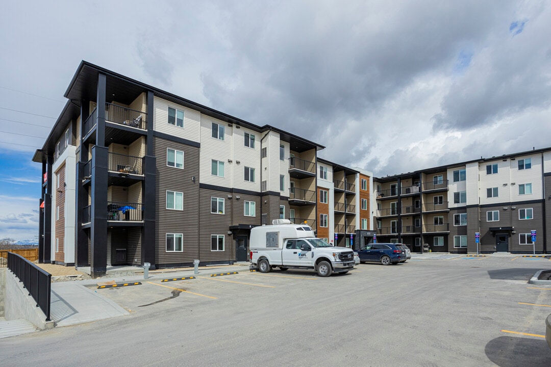 Riverview Pointe in Cochrane, AB - Building Photo