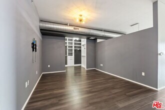 1111 S Grand Ave in Los Angeles, CA - Foto de edificio - Building Photo