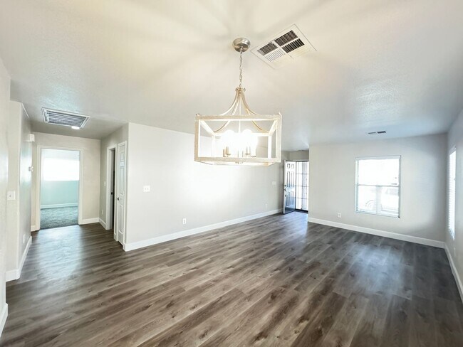 3958 N Empress Charm Ct in Las Vegas, NV - Building Photo - Building Photo