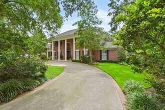 903 Echo Ln in Houston, TX - Foto de edificio - Building Photo