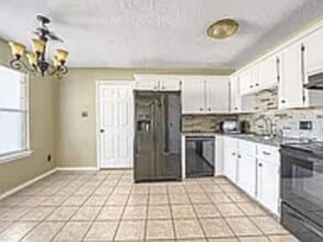 4104 SW Rolling Hills Dr in Lawton, OK - Building Photo - Building Photo