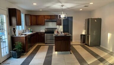 130 Valley View Dr in Rockaway, NJ - Building Photo - Building Photo