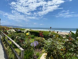 323 31st Pl, Unit APT in Manhattan Beach, CA - Building Photo