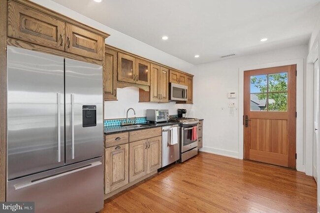 property at 1125 Ginkgo Ln