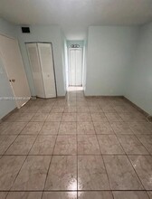 8161 SW 24th Ct in Davie, FL - Foto de edificio - Building Photo