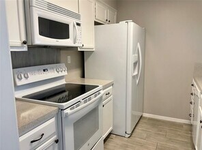 10134 Waterstone Dr in Houston, TX - Building Photo - Building Photo