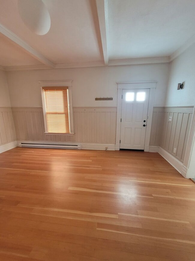 property at 332 W 5th Ave