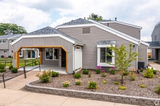 The LUX off Archer in East Moline, IL - Foto de edificio - Building Photo
