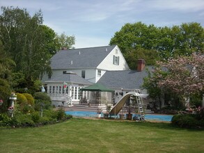 170 Mill Plain Rd, Unit Apt in Branford, CT - Foto de edificio - Building Photo