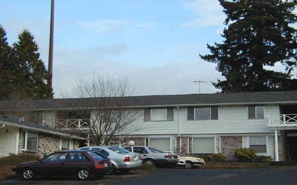 Linden Lane Manor in Milwaukie, OR - Foto de edificio