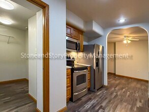 4429 SE Oakview Ln in Topeka, KS - Building Photo - Building Photo