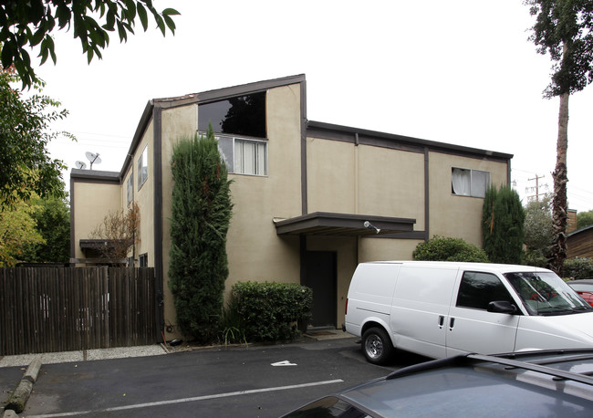 1331 Drake Dr in Davis, CA - Building Photo - Building Photo