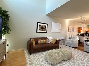 4577 Madison Ave in Kansas City, MO - Building Photo - Building Photo